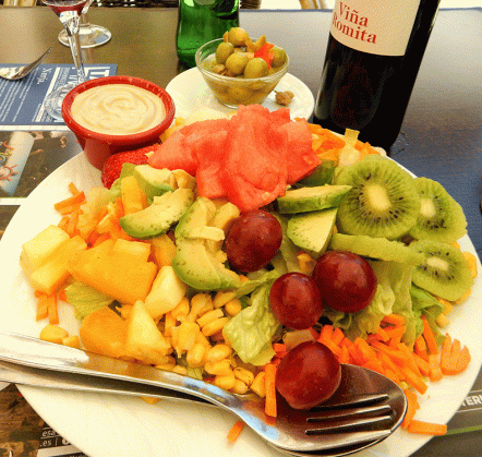 Canadu salad with fruit