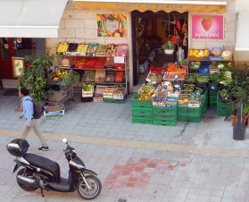 lecce vegetable and fruit stand
